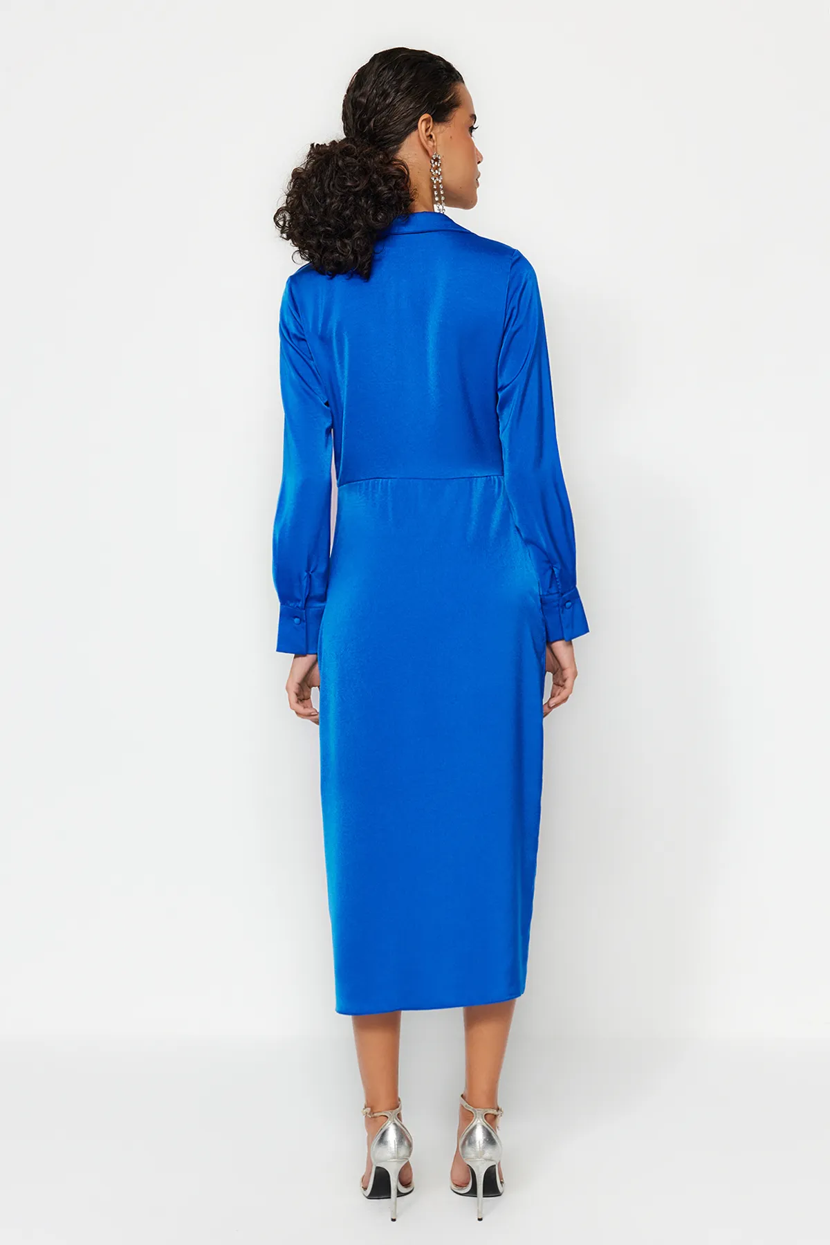 Trendyol Collection  Saks Wickelkleid aus gewebtem Satin, stilvolles Abendkleid TPRAW24EL00111
