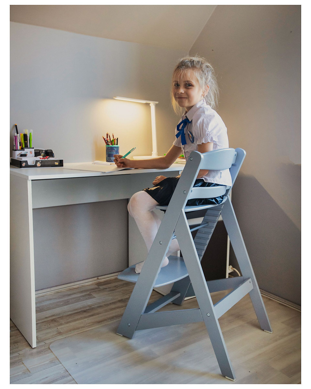 Kinderhochstuhl Höhenverstellbar, mit Essbrett, Fußstütze und Kissen, 3-Punkt-Sicherheitsgurt