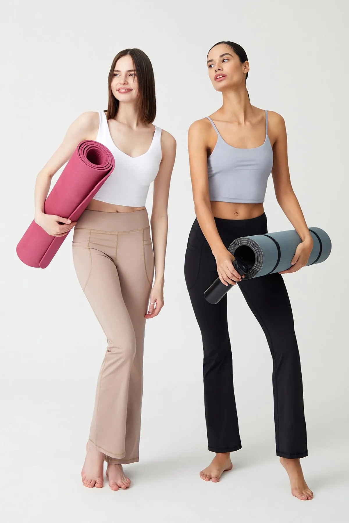 LOS OJOS  Beigefarbene, glättende Bootcut-Strumpfhose mit hoher Taille und ausgestelltem Bein und doppelter Tasche