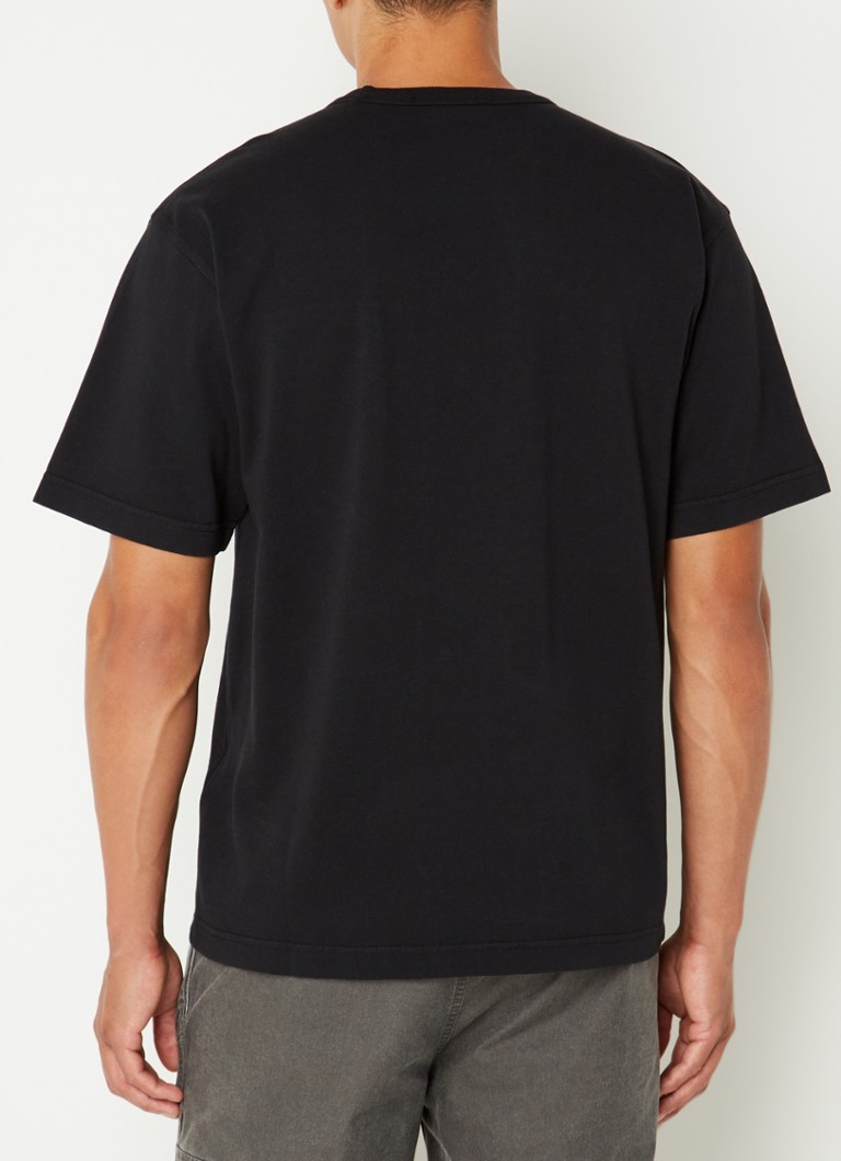 Tricou Stone Island 21079 cu logo imprimat și buzunar la piept.