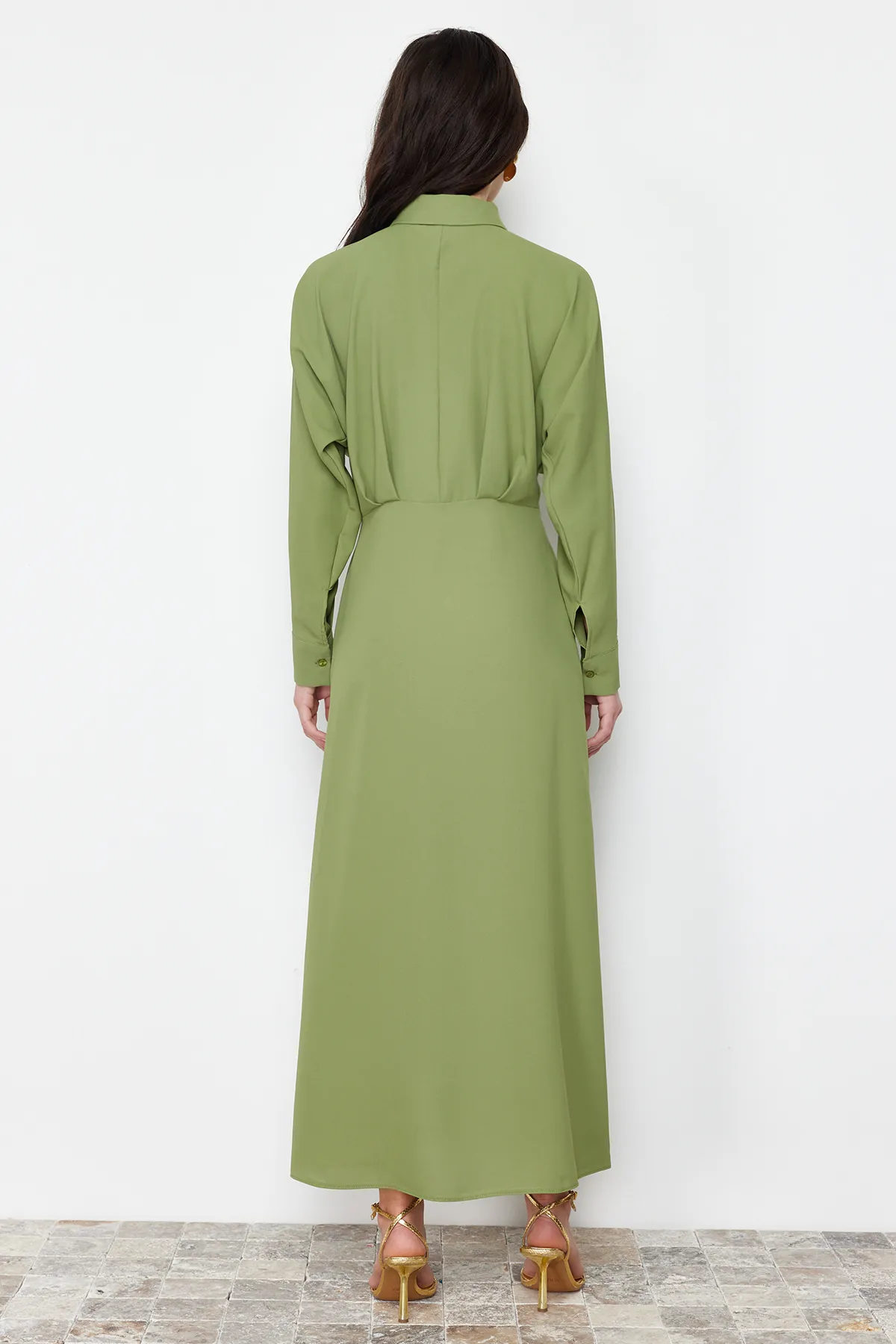 Trendyol Modest  Khakifarbenes, detailliertes, gewebtes Hemdkleid TCTSS24EB00011