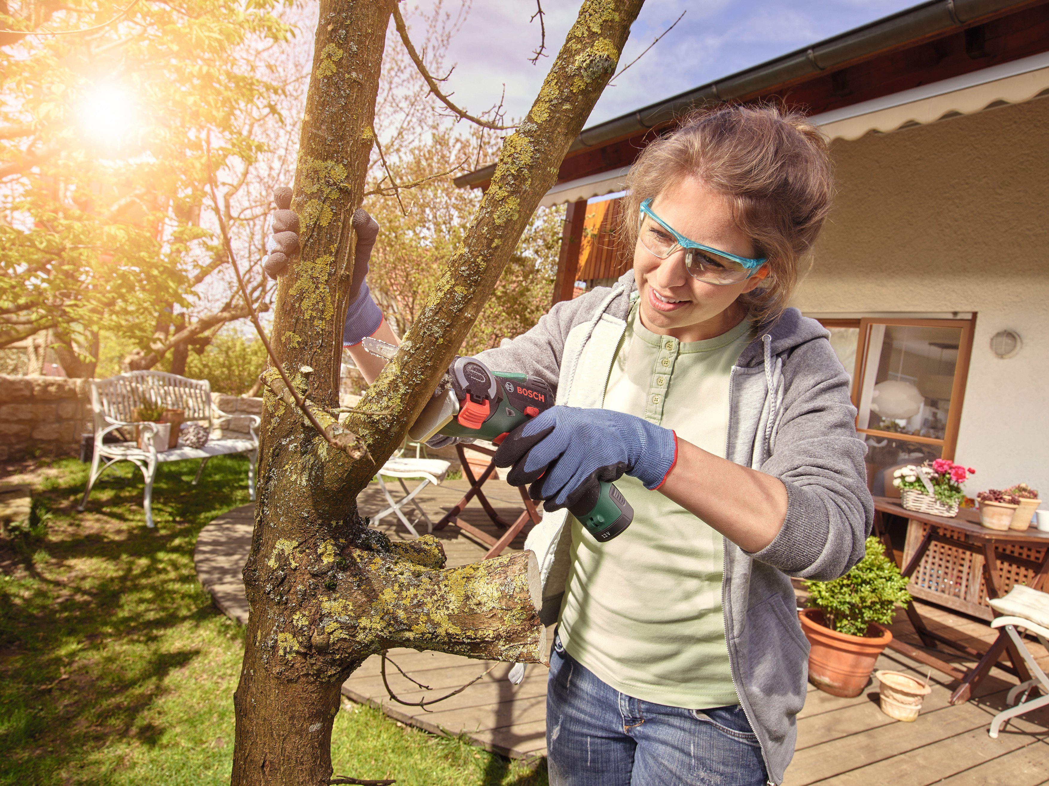 Bosch Home & Garden Akku-Multisäge EasyCut 12 nanoBLADE-Säge, Set, mit Akku 12 V/2,0Ah und Ladegerät