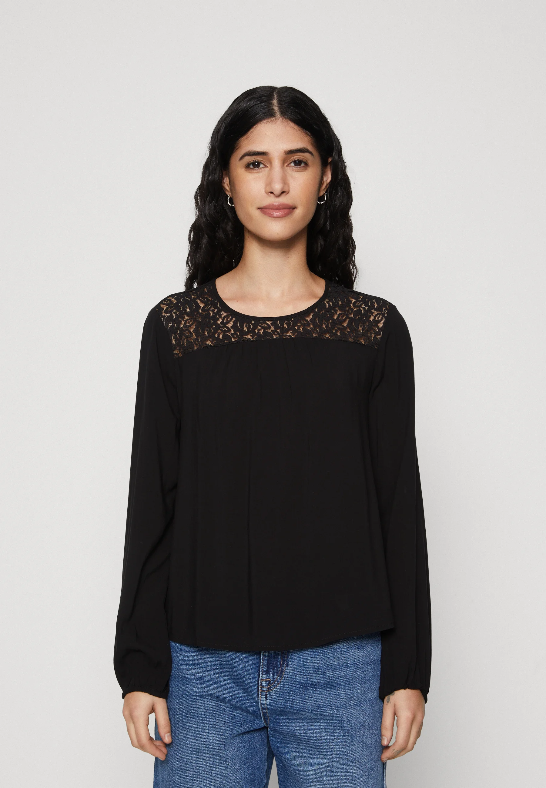 Vero Moda Petite VMLILOU O NECK DETAIL - Blusa