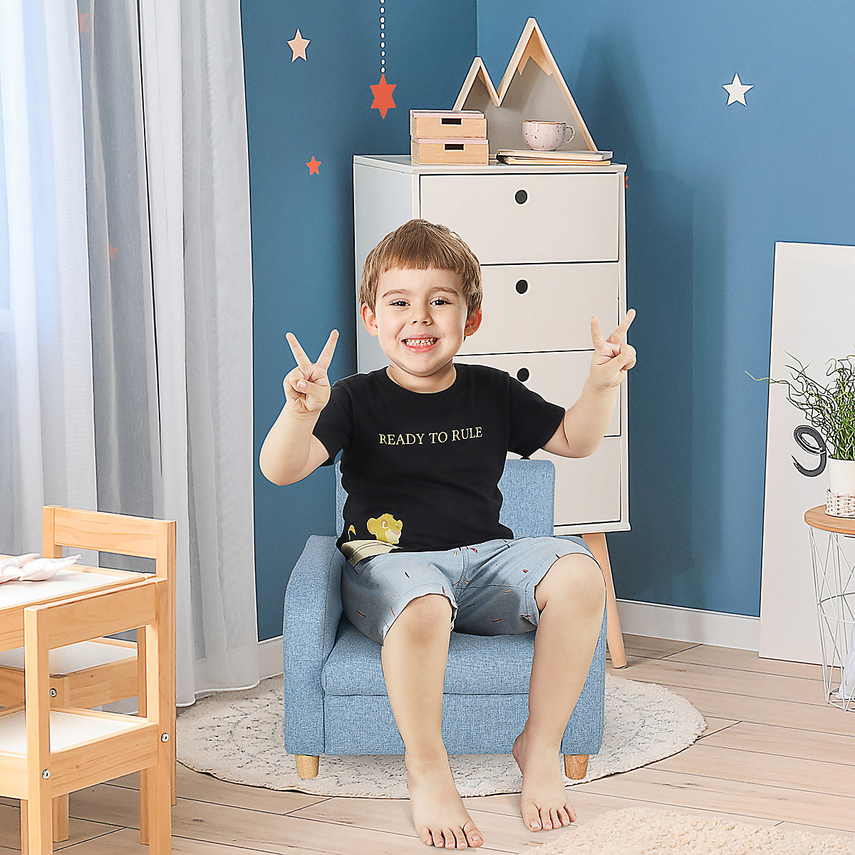 Kindersessel mit Holzfüßen
