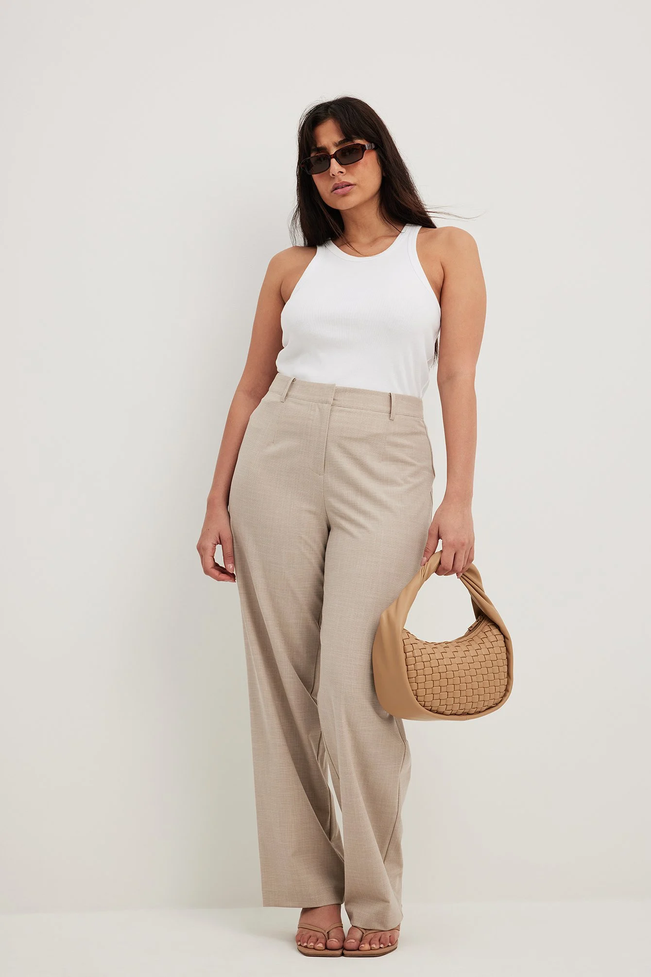 Strukturierte Hose mit geradem Bein und mittlerer Taille