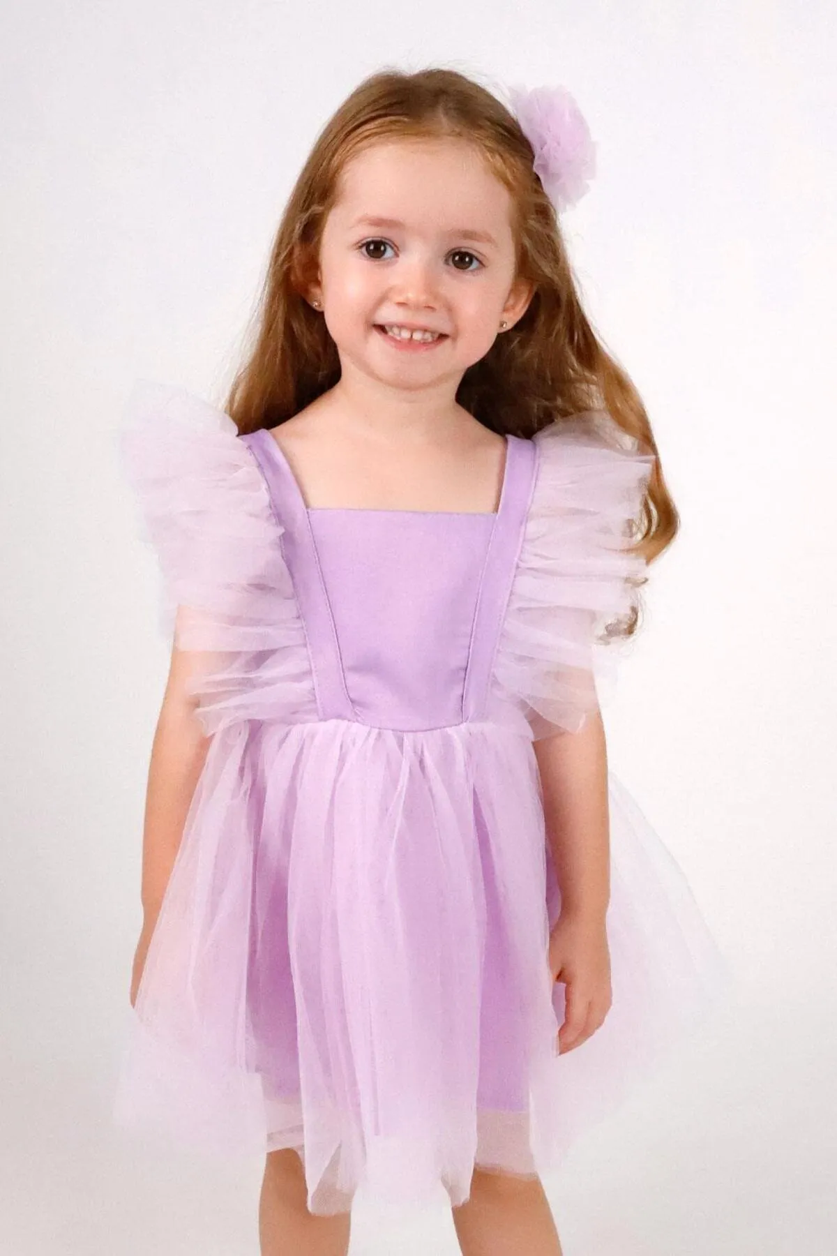 Le Mabelle  Lilafarbenes Mädchenkleid mit Tüllschultern – Caroline