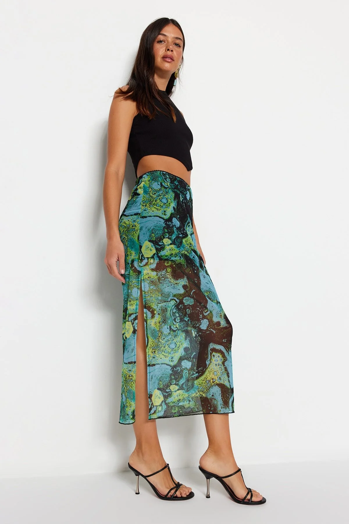 Trendyol Collection  Blau gemusterter Maxi-Rock aus Tüll mit Spitzendetail und Stretch-Strick TWOSS23ET00369