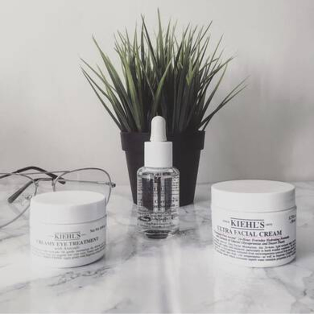 kiehl's Clearly Corrective™ Dark Spot Solution Sérum unifiant et réduisant l'apparencedes taches pigmentaires