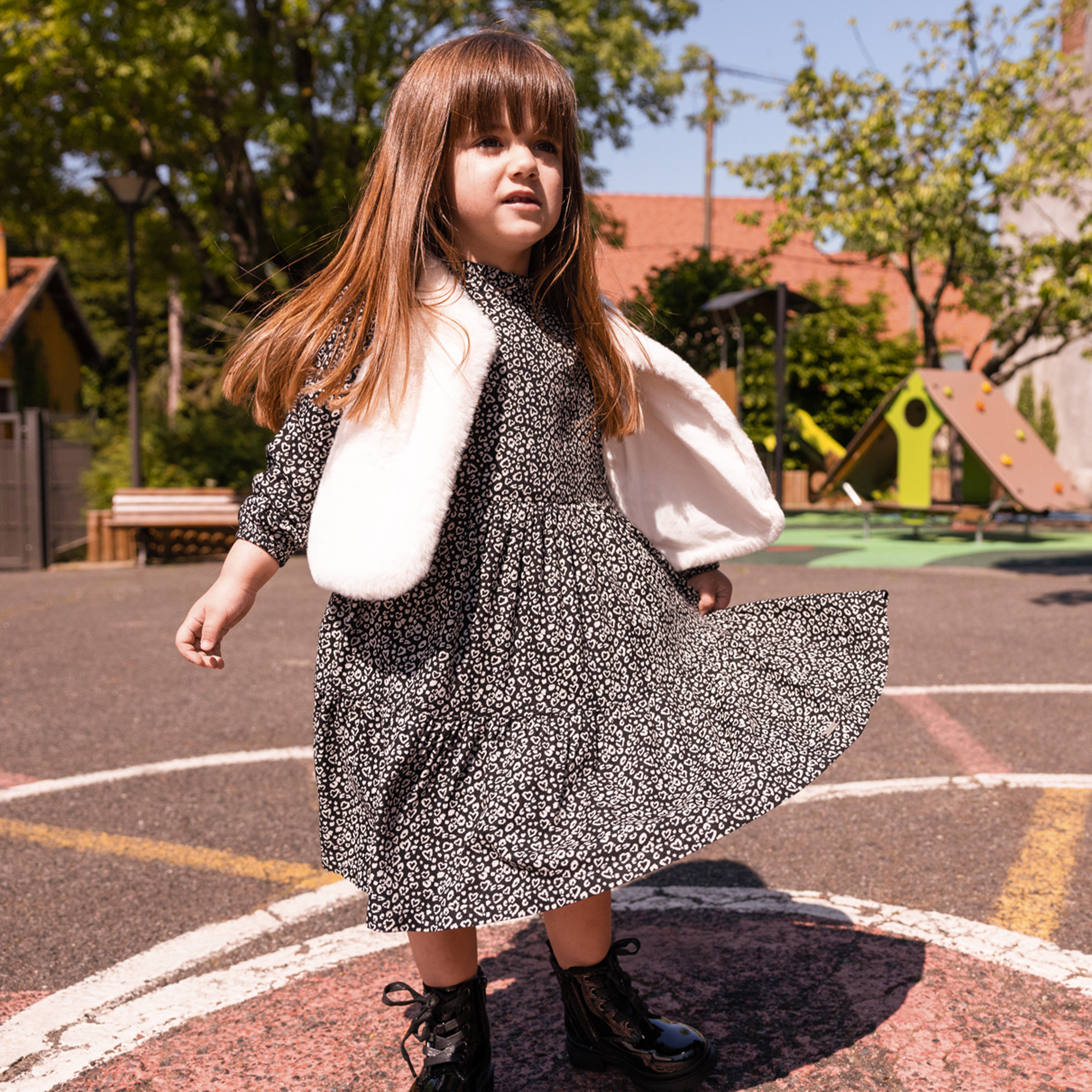 Robe trapèze col montant à volants noir fille | La Halle