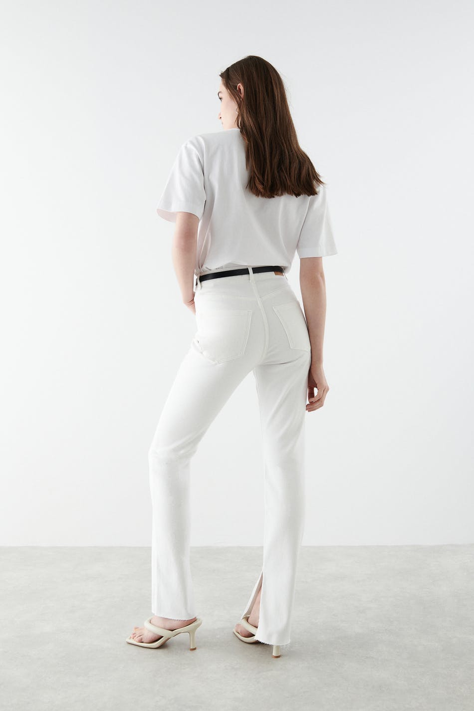 High waist slit jeans