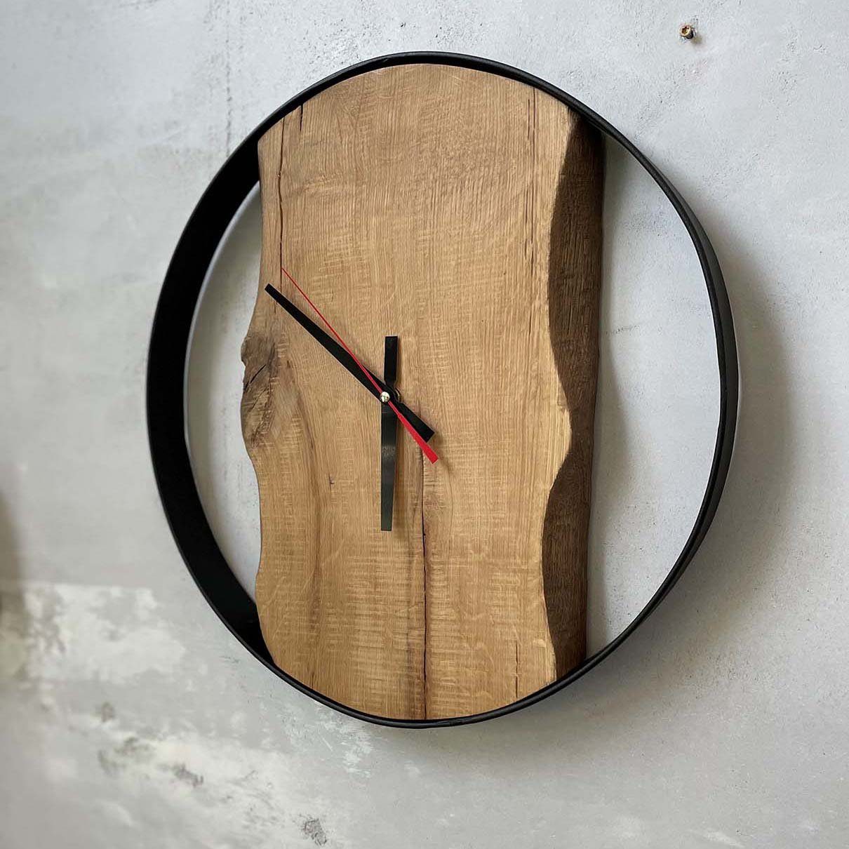 holz4home Wanduhr Wanduhr mit Stahlrahmen aus massiver Eiche Ø 43 cm von holz4home®