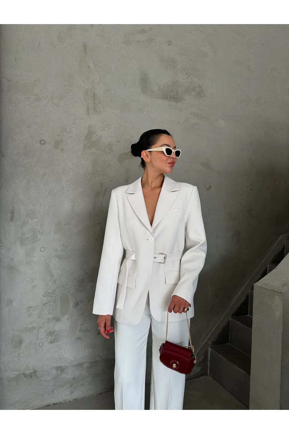 Laluvia  Weißes Set aus Jacke und Hose mit Gürtel