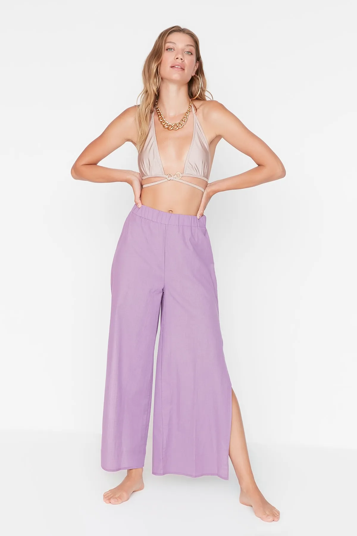 Trendyol Collection  Lilafarbene, strukturierte Schlitzhose aus Leinen TBESS21PL0493