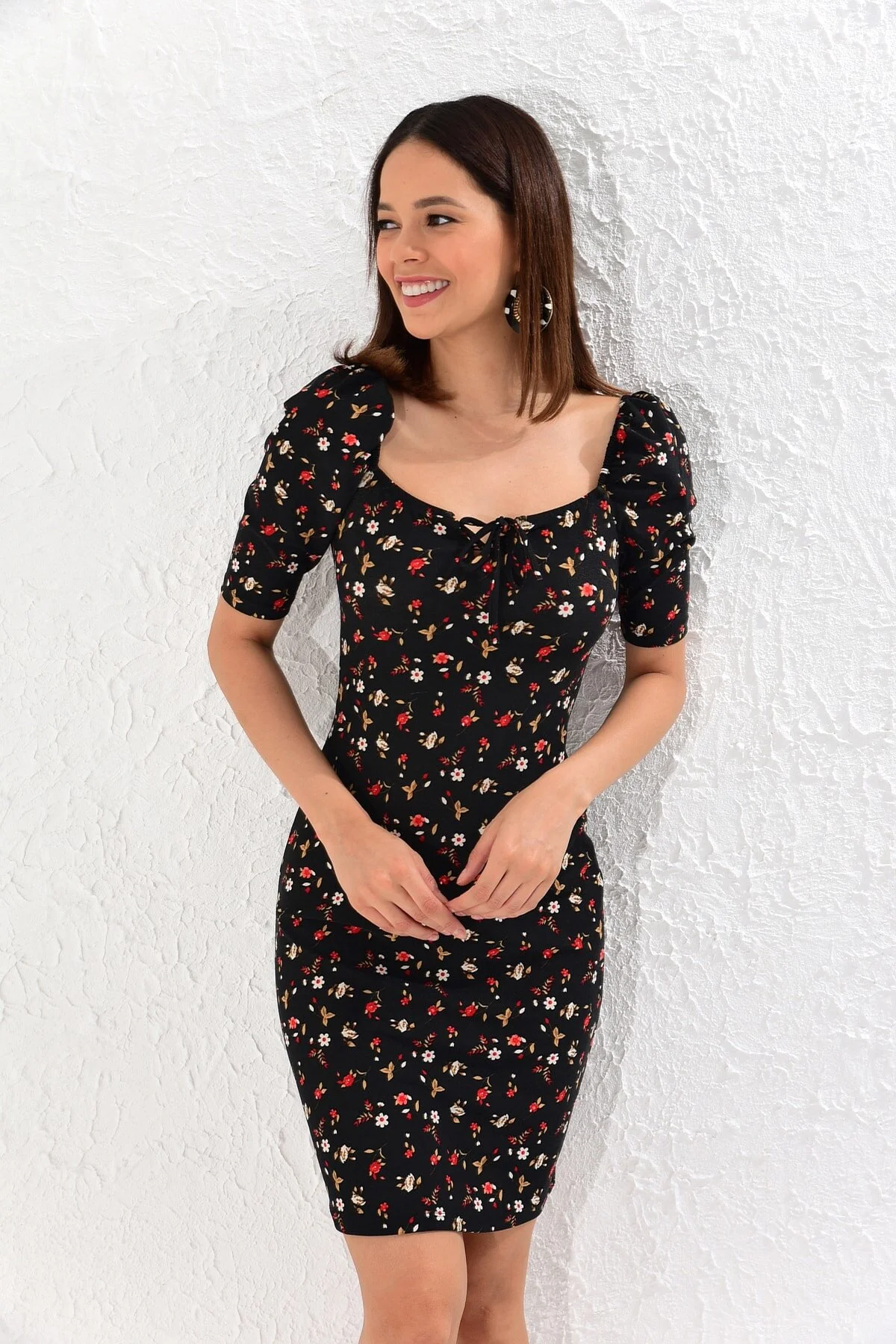 Cool & Sexy  Schwarzes Damenkleid mit Ballonärmeln und quadratischem Kragen Yİ1809