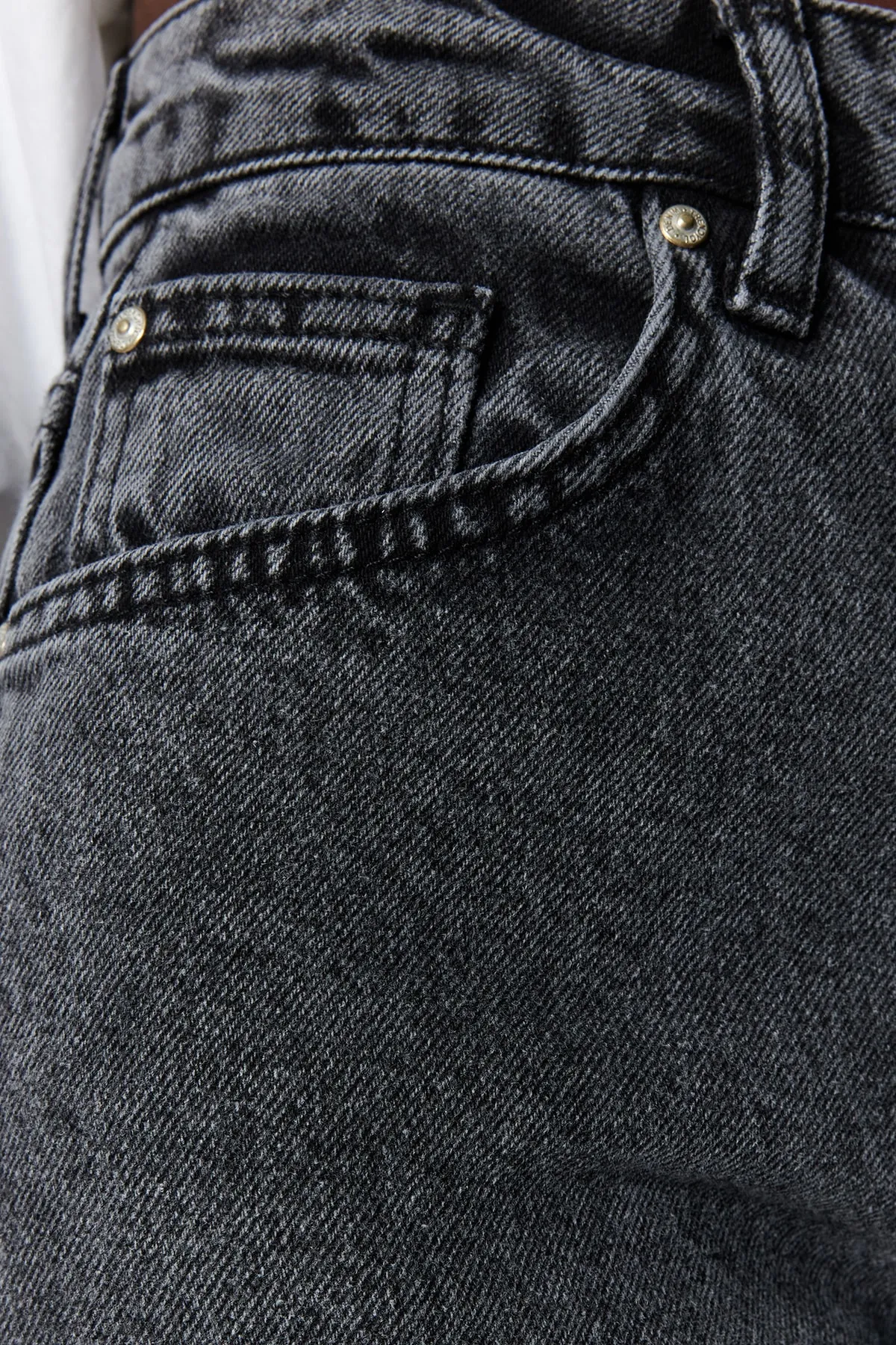 Trendyol Collection  Anthrazitfarbene Jeans mit hoher Taille und weitem Bein TWOSS23JE00068