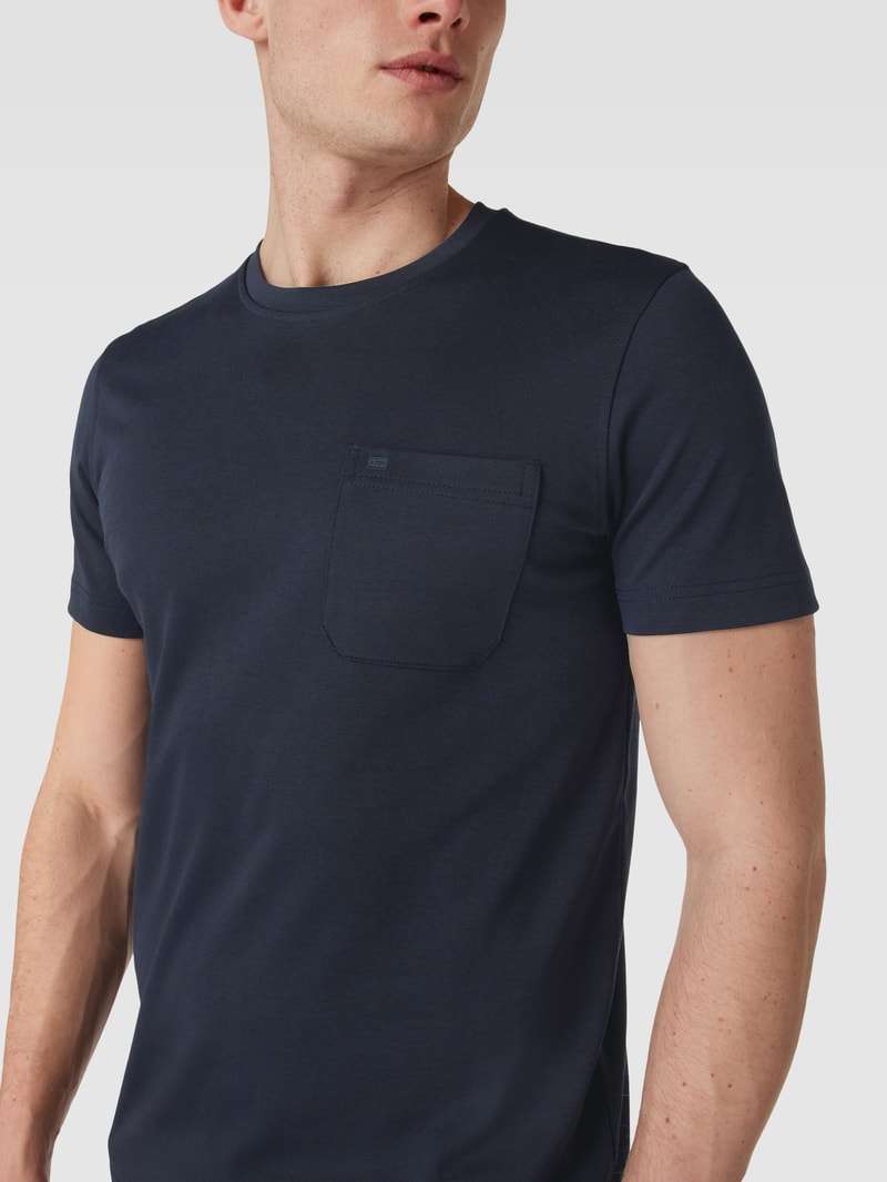 T-Shirt mit Brusttasche in marineblau