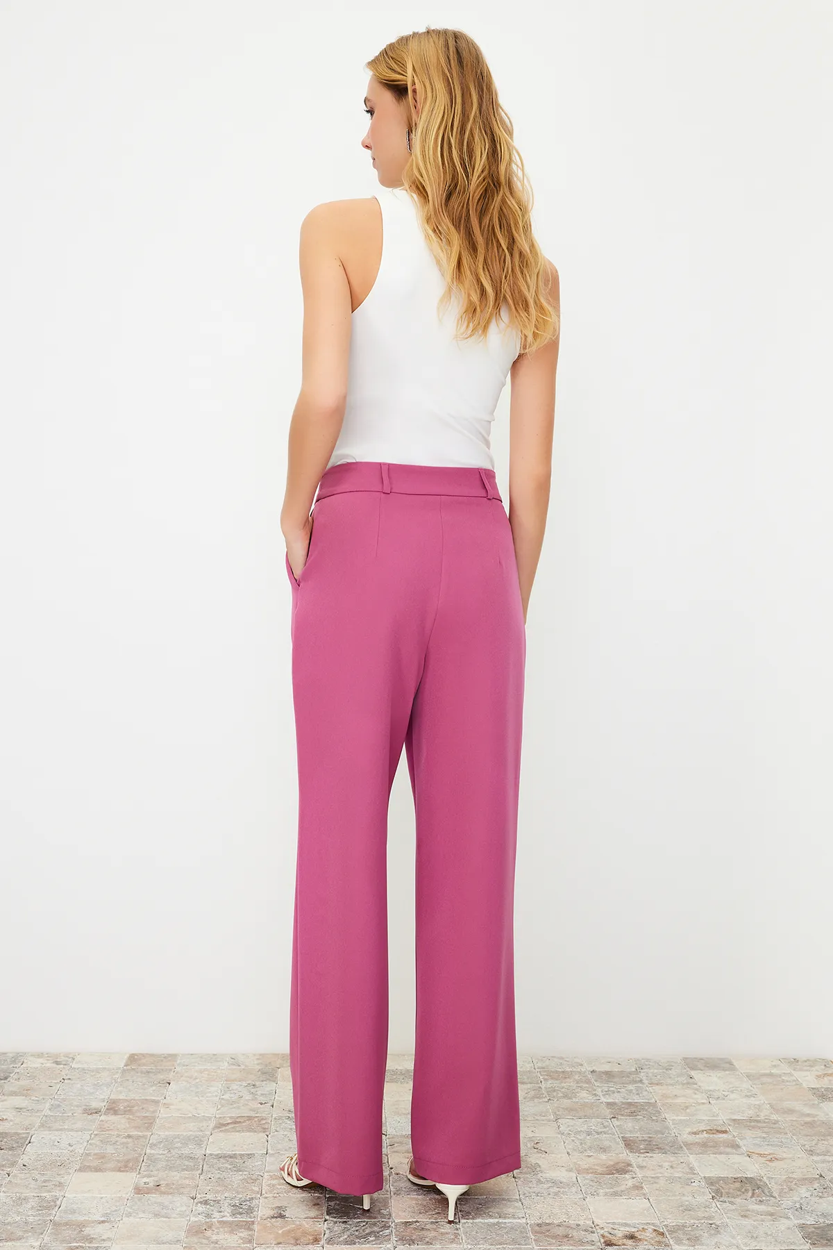 Trendyol Collection  Fuchsiafarbene, gewebte Hose mit hoher Taille und weitem Bein/Plissee mit weitem Bein TWOAW21PL0076