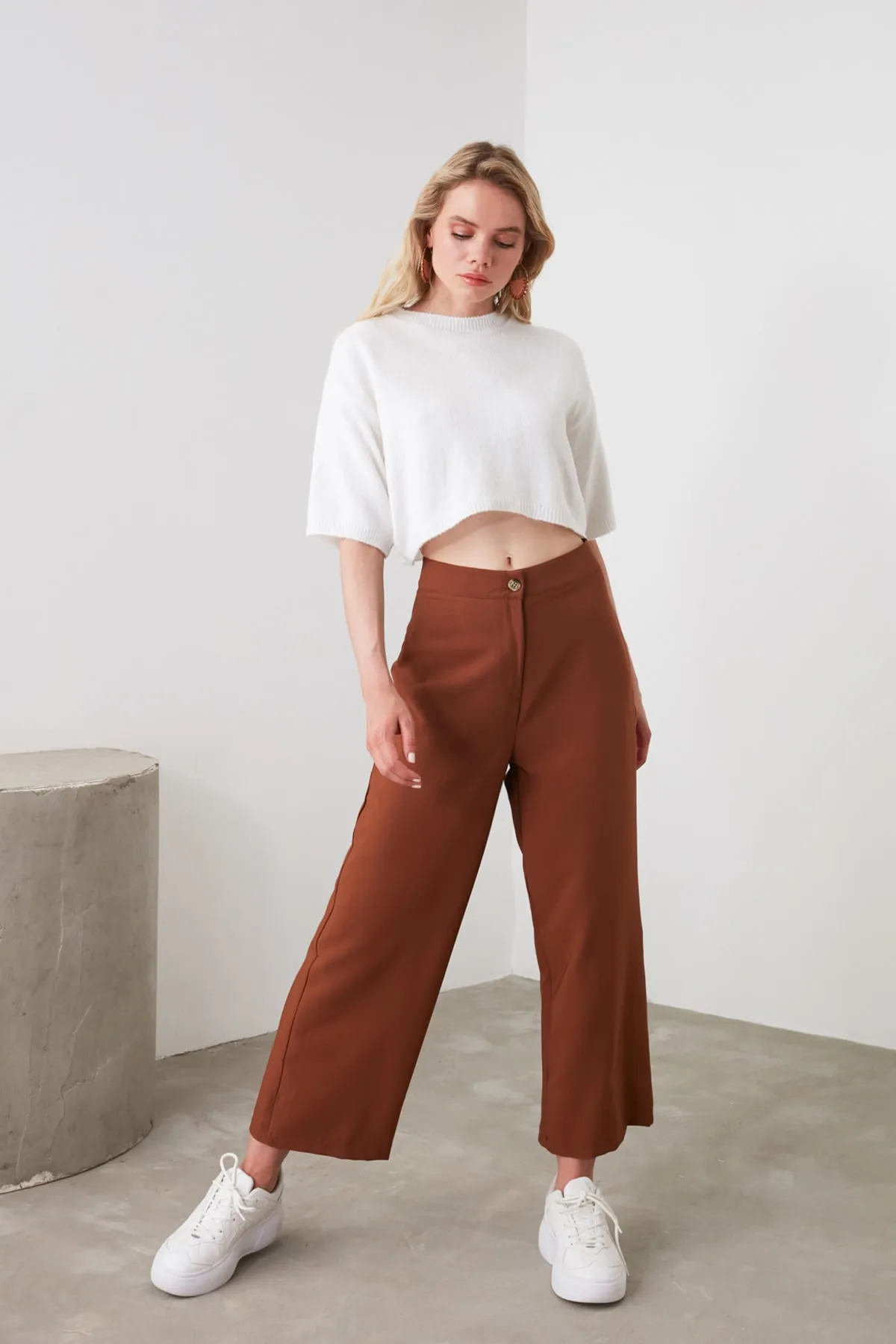 Trendyol Collection  Braune Webhose mit weitem Bein TWOSS20PL0090