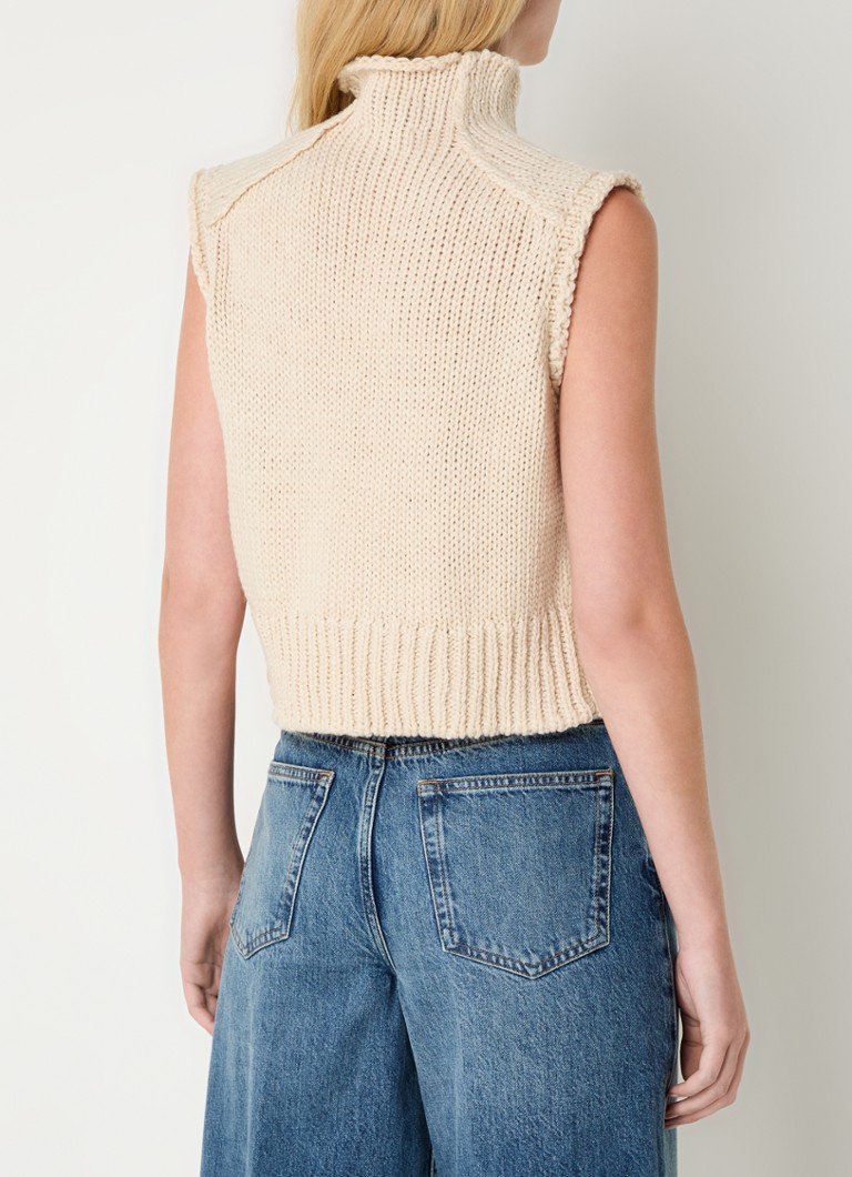 Felipe Spencer in maglia grossa di misto lana di Modström, con collo alto