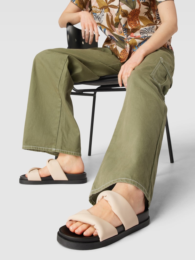 Pantoletten in Two-Tone-Machart in beige