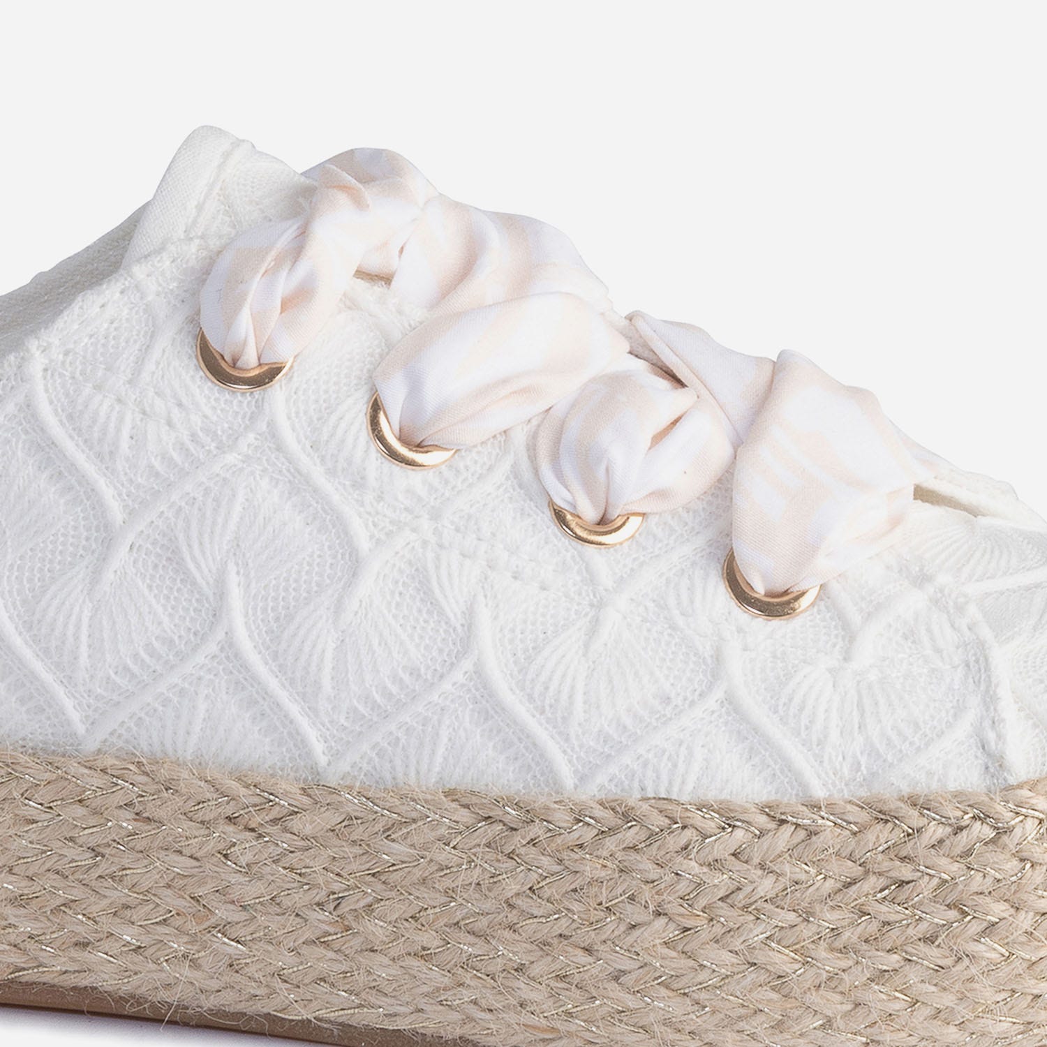 Tennis blanche brodée dentelle éco-conçue
