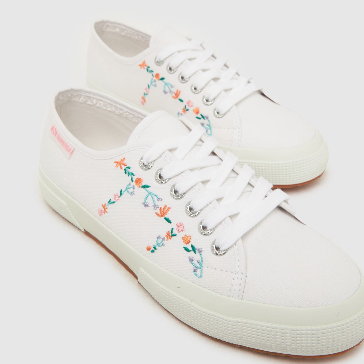 Superga 2750 – Vita, flerfärgade sneakers med broderi och små blommor