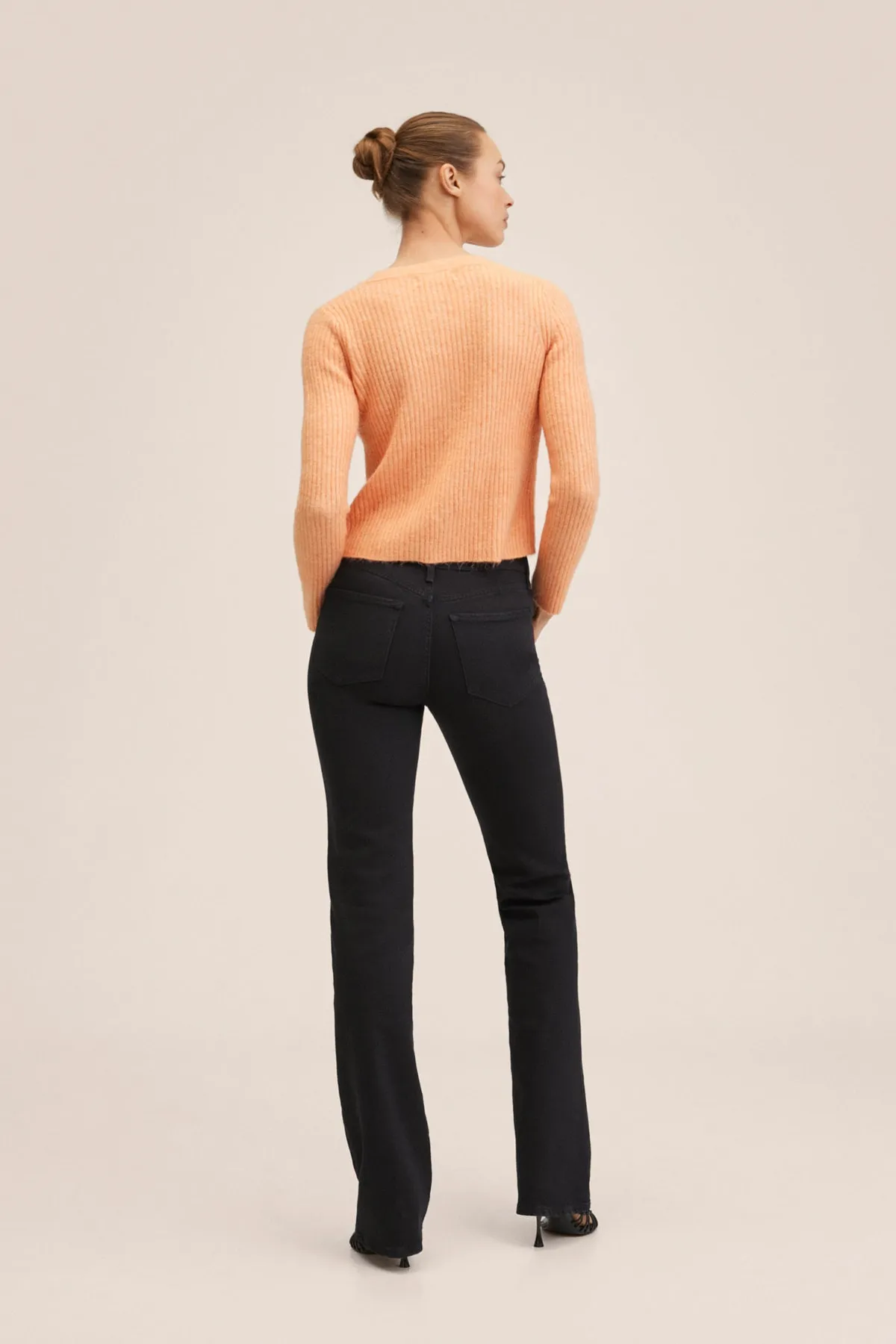 MANGO  Damenjeans aus schwarzem Denim 27003278
