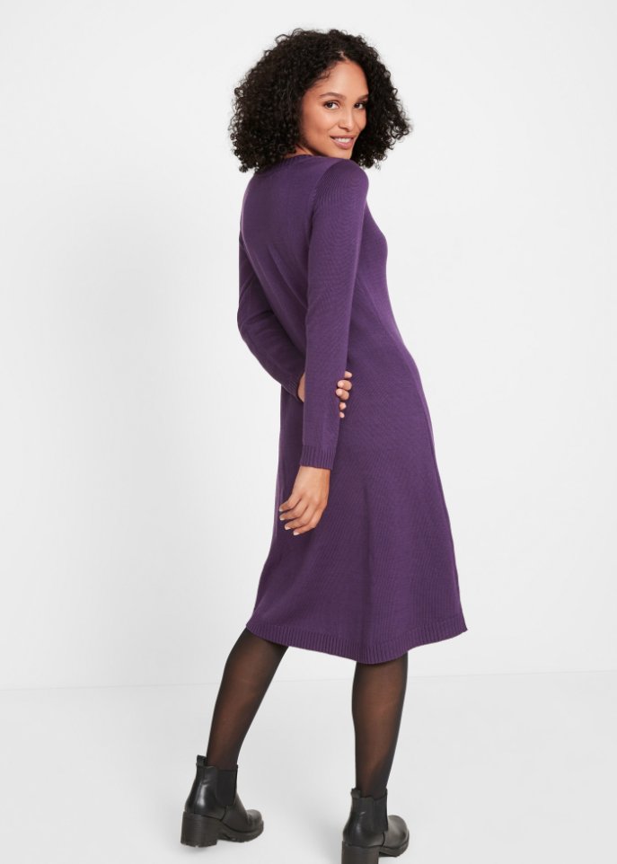 Knieumspielendes Strickkleid in ausgestellter Form