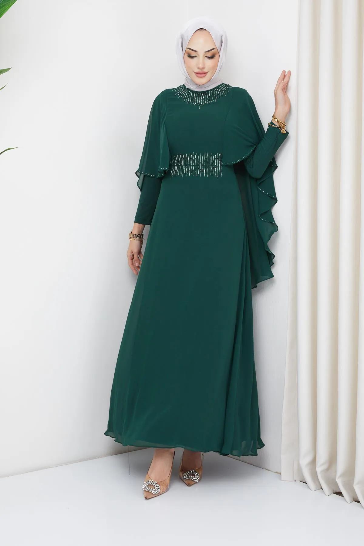 Olcay  Hijab-Abendkleid aus Chiffon mit Stein- und Cape-Detail GRÜN 1650