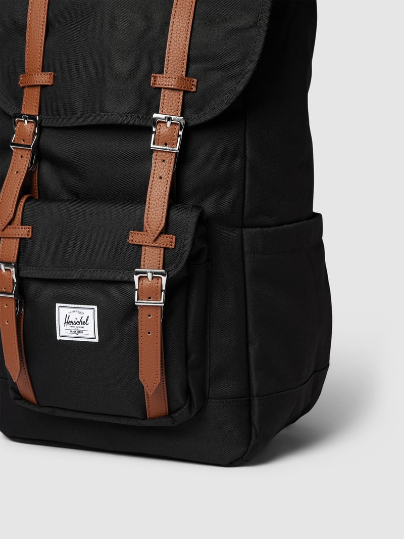 Rucksack mit Label-Patch Modell 'Little America' in schwarz