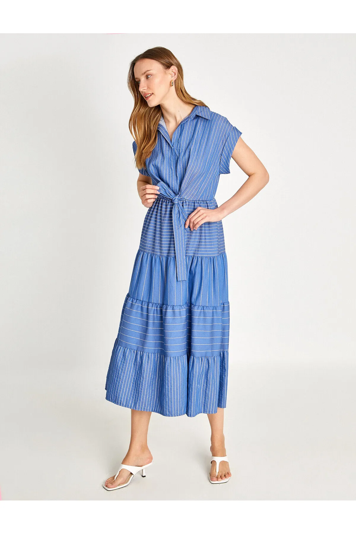 Koton  Langes Rüschenkleid mit Bindedetail und kurzen Ärmeln