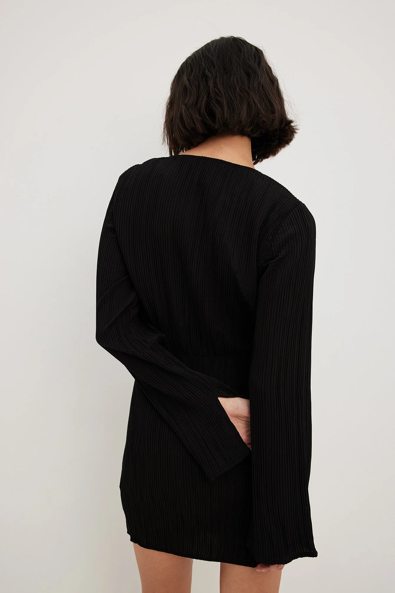 Strukturiertes Minikleid mit langen Ärmeln