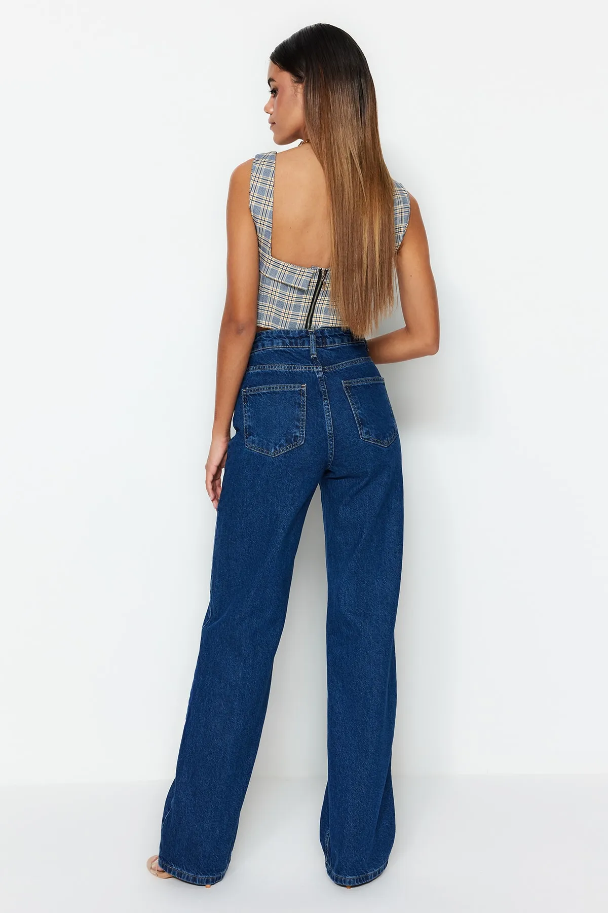 Trendyol Collection  Blaue Jeans mit hoher Taille und weitem Bein TWOSS23JE00068