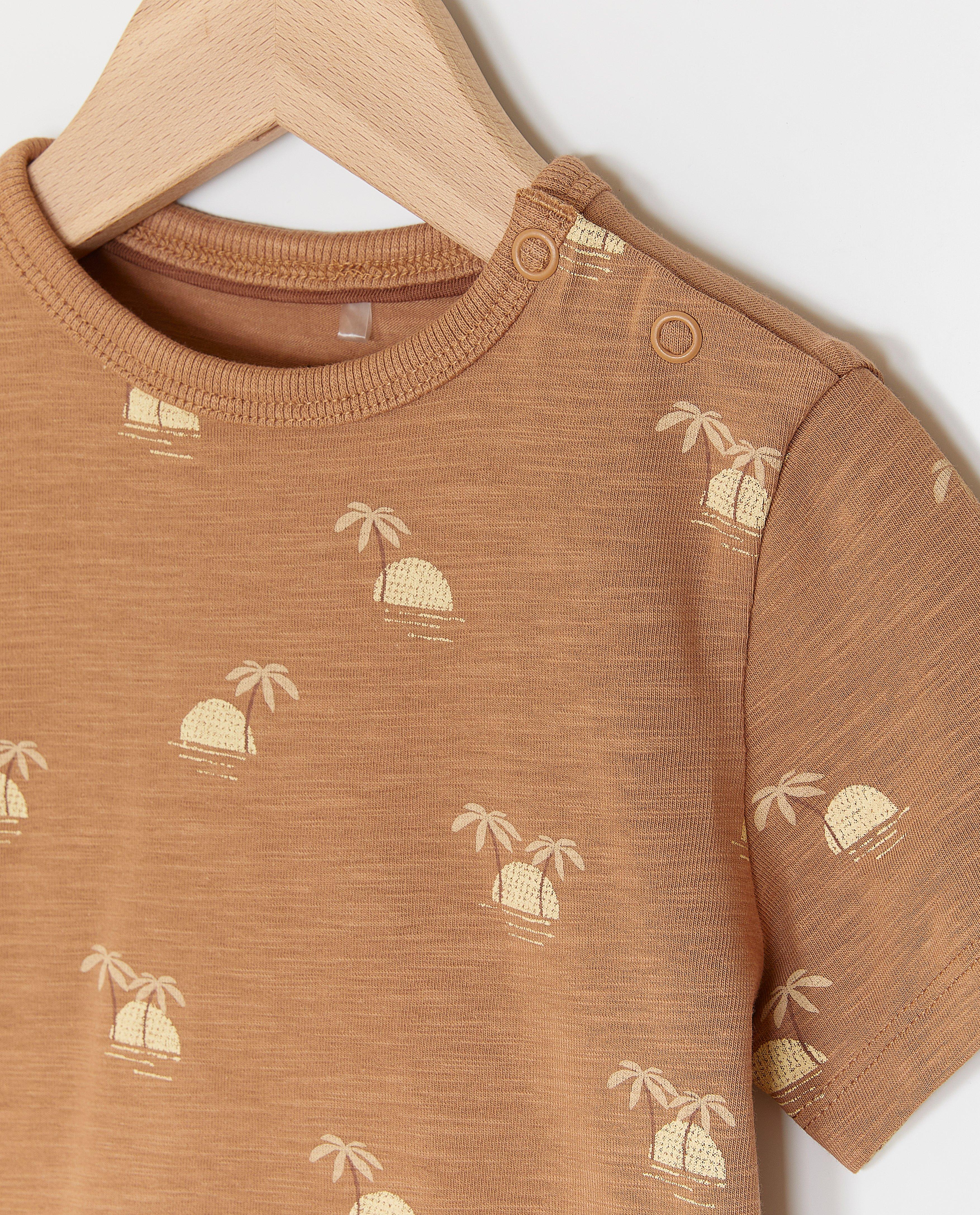 Tricou Cuddles and Smiles cu imprimeu solar maro