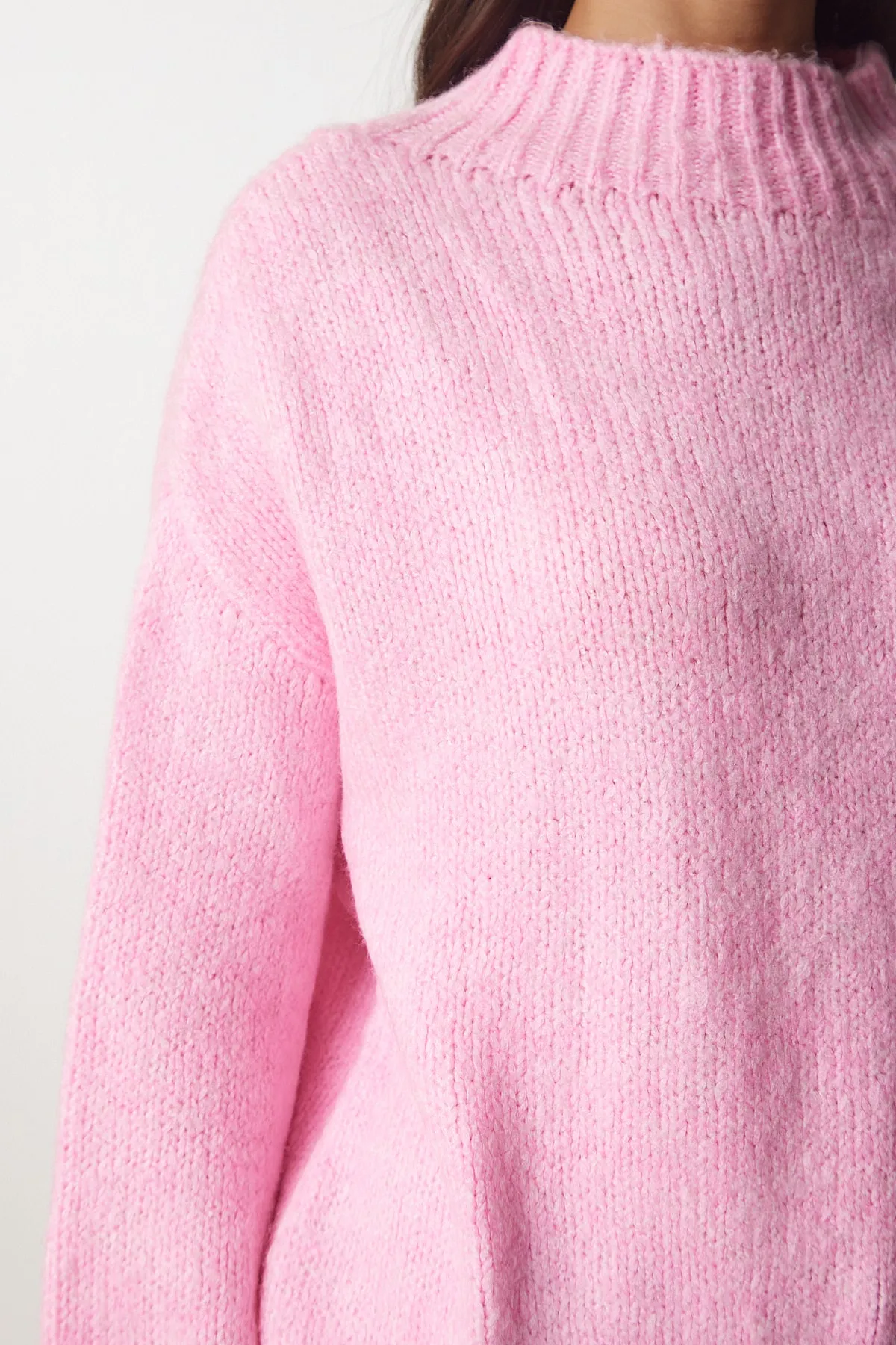 Happiness İstanbul  Hellrosa Basic-Sweatshirt aus Strick mit Stehkragen für Damen MX00127