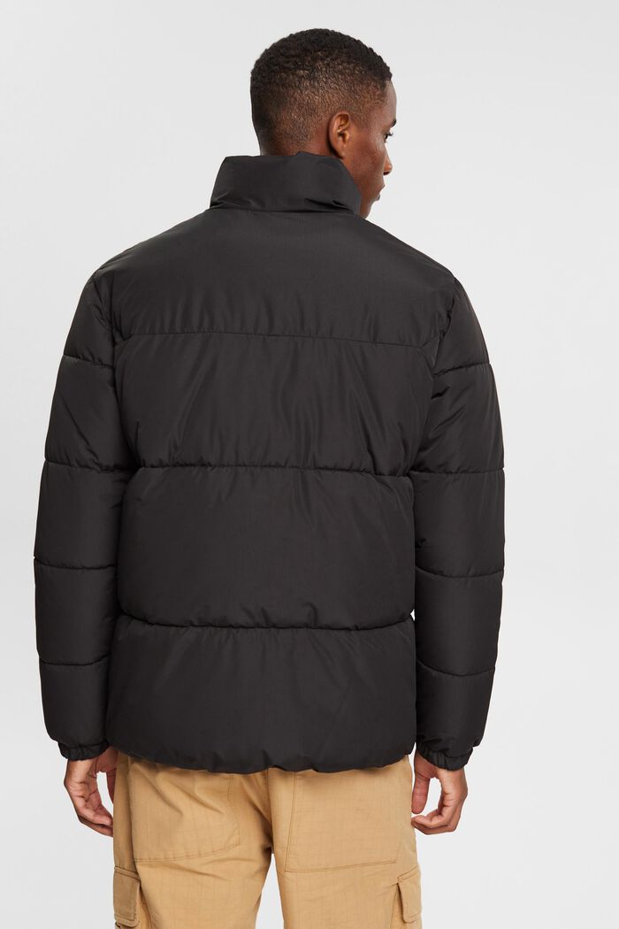 Steppjacke mit hohem Kragen