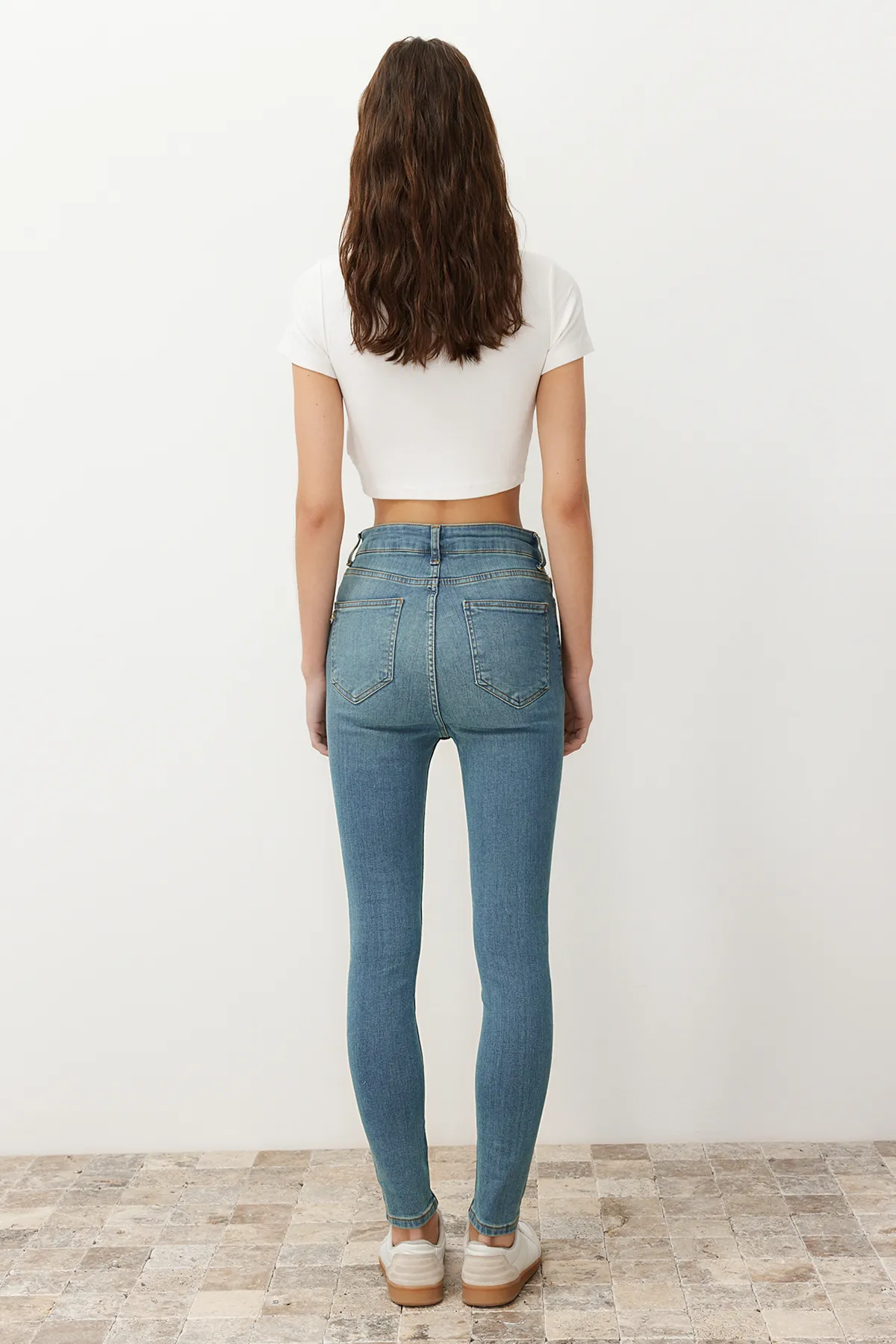 Trendyol Collection  Blaue Skinny Jeans mit hoher Taille TWOAW21JE0517