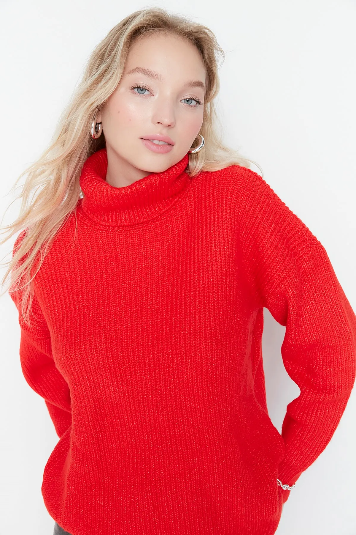 Trendyol Collection  Roter, weich strukturierter Basic-Strickpullover mit weiter Passform TWOAW23KZ00611