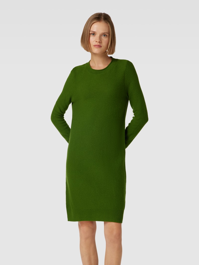 Knielanges Strickkleid mit geripptem Rundhalsausschnitt in grasgrün