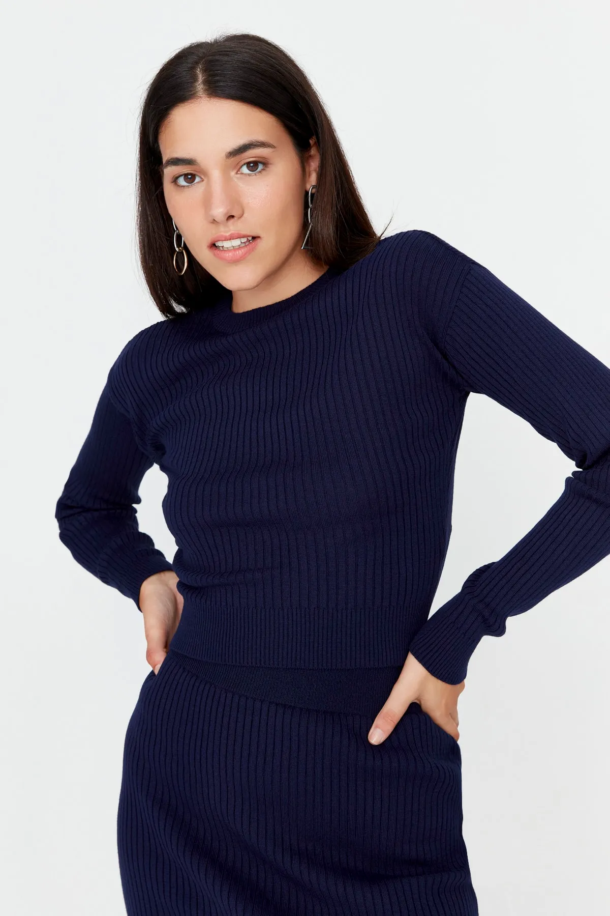 Trendyol Collection  Marineblaues, kurzes Strickoberteil und -unterteil-Set TWOAW23AU00240