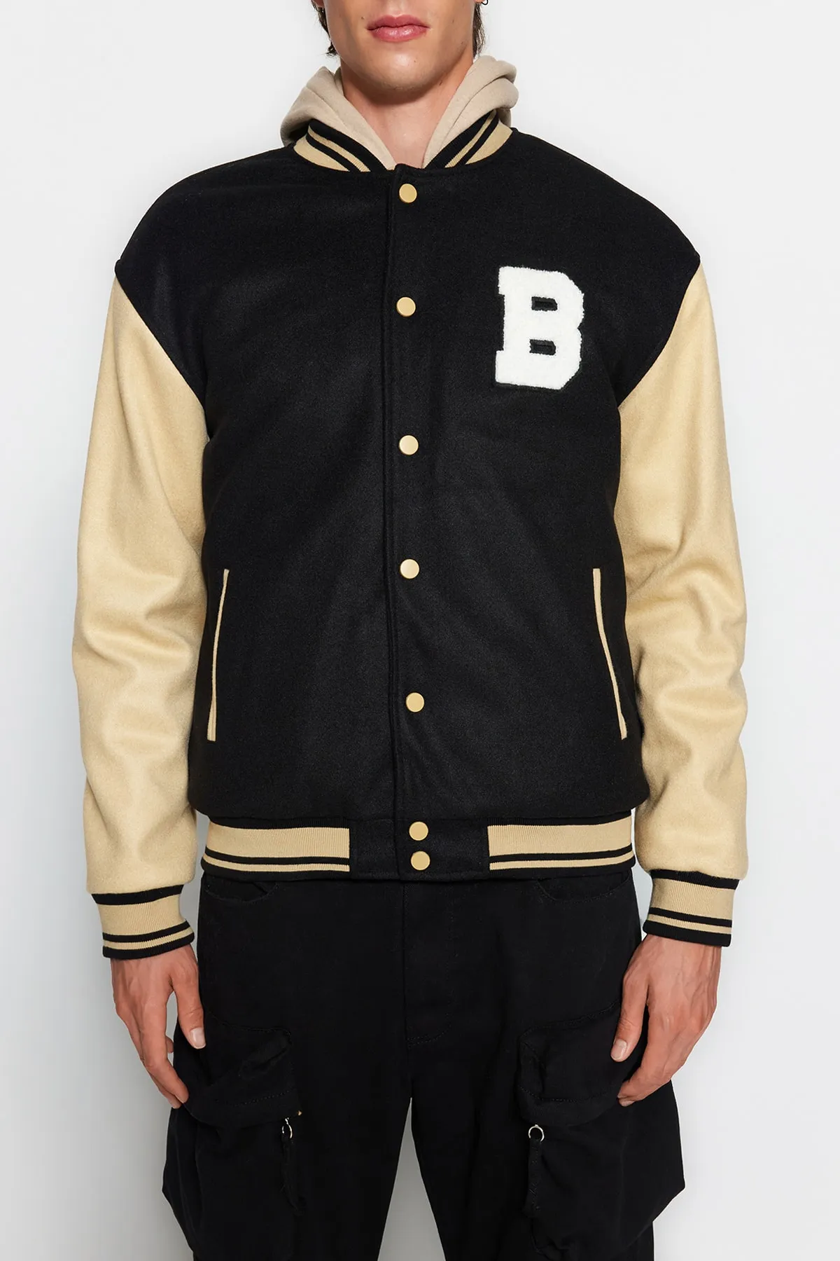 Trendyol Collection  Schwarzer Unisex-College-Mantel mit Bomberkragen und normaler Passform TMNAW24MO00017