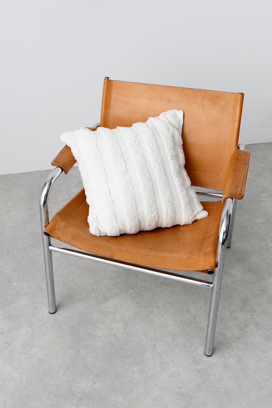 Tufted cushion cover
