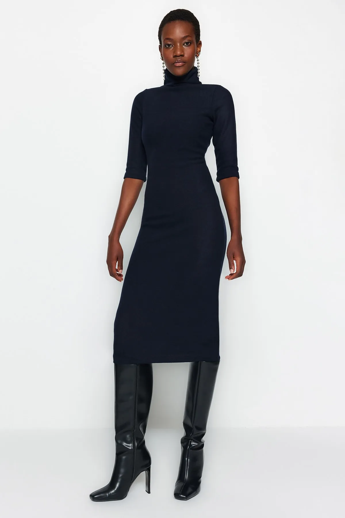 Trendyol Collection  Marineblaues, figurbetontes Strickkleid im Thessaloniki-/Strickwaren-Look mit weicher Oberfläche TWOAW24EL00150
