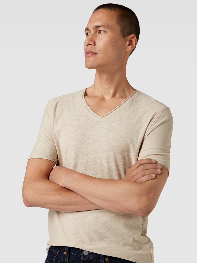 Regular Fit T-Shirt aus Baumwolle mit V-Ausschnitt in stein
