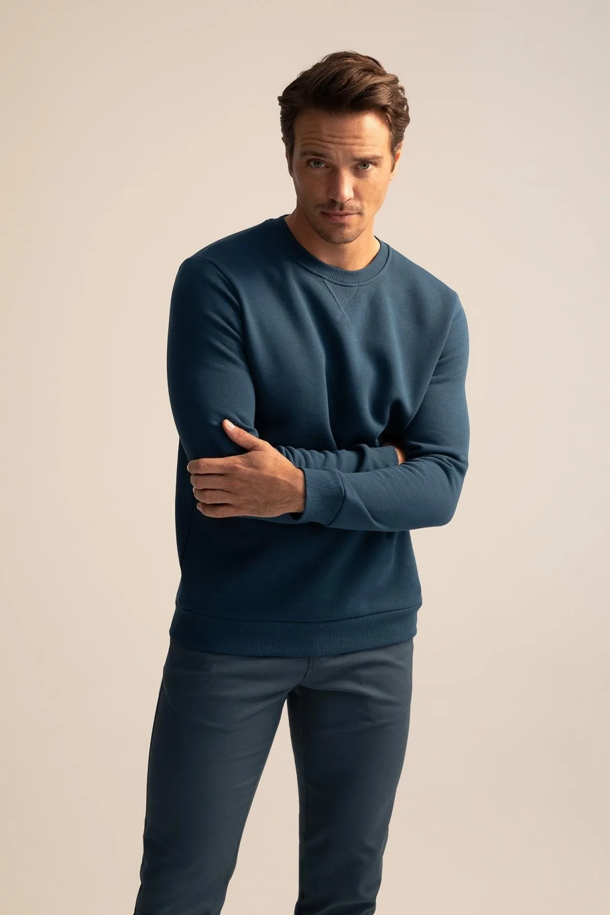 DeFacto  Basic-Sweatshirt aus Baumwolle mit normaler Passform und Rundhalsausschnitt