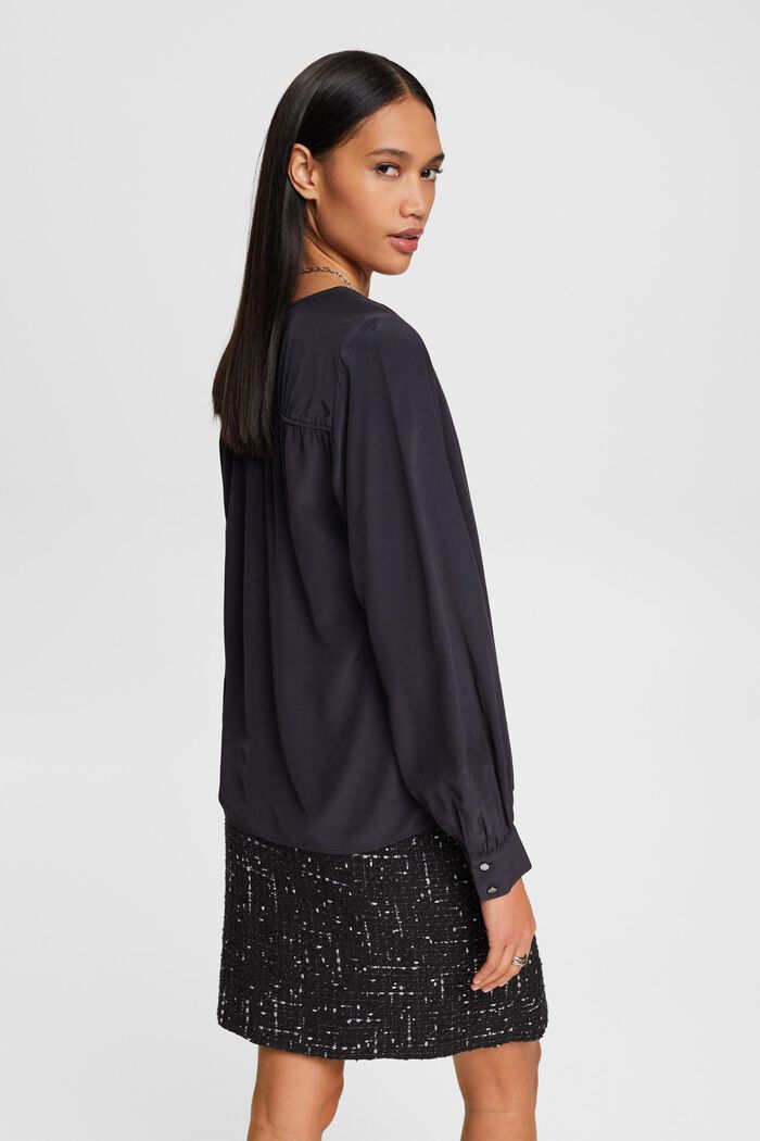 Bluse mit U-Boot-Ausschnitt