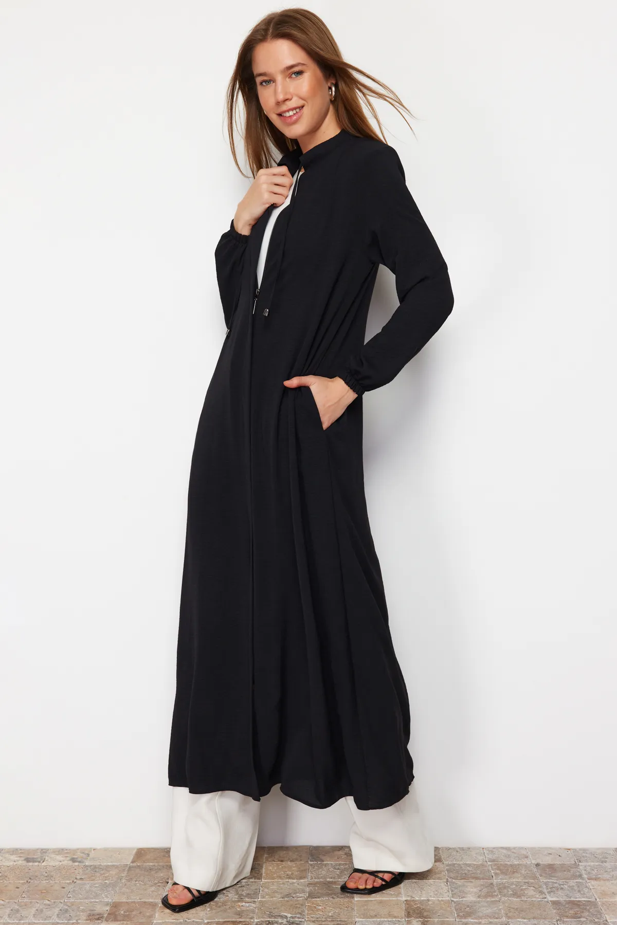 Trendyol Modest  Schwarze gewebte Kappe & Ferace & Abaya TCTSS24KF00025