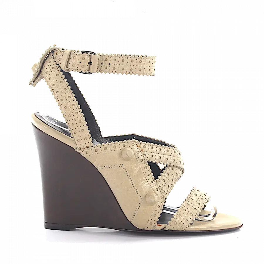 Balenciaga - Wedge Sandalen Leder beige Lochmuster - beige