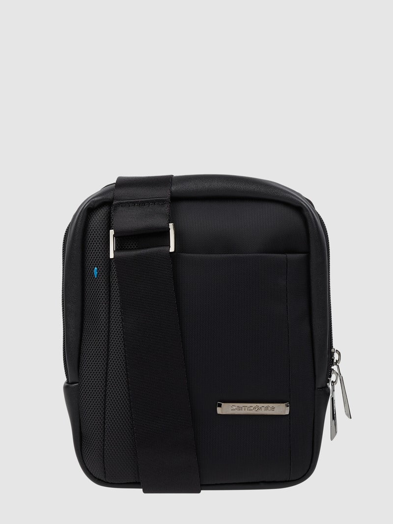 Umhängetasche mit Tabletfach Modell 'Spectrolite' in schwarz