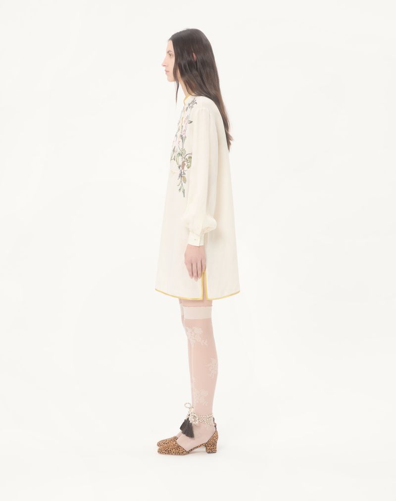 Vestido curto de linho bordado